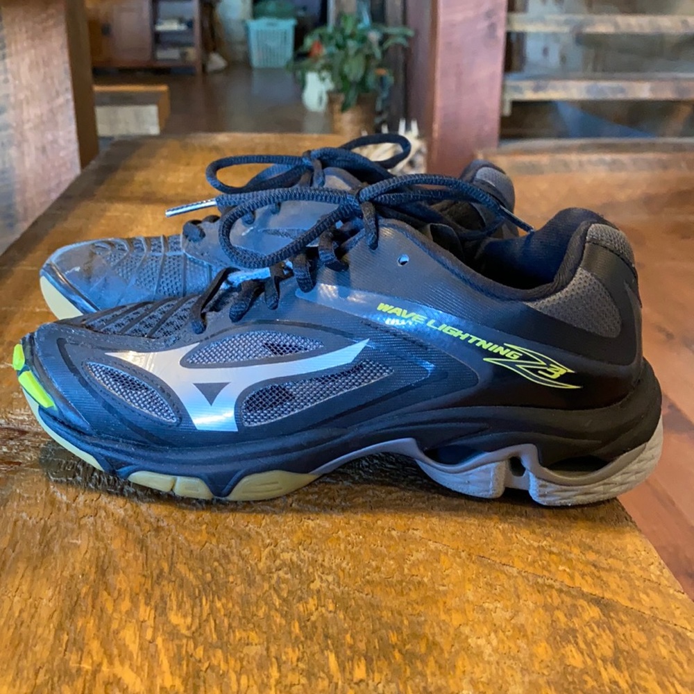 Volleyball shoes
